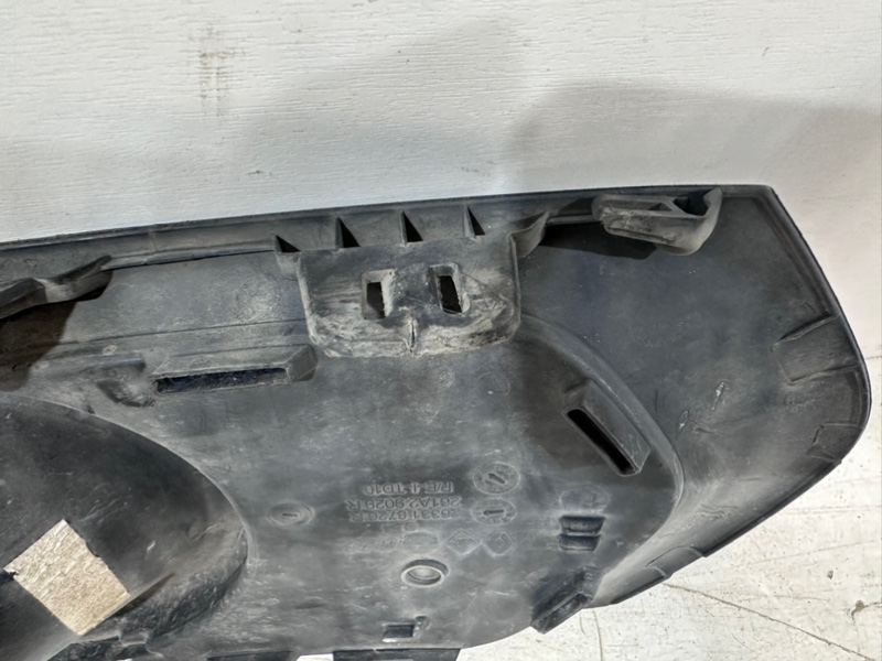 Рамка противотуманной фары правой