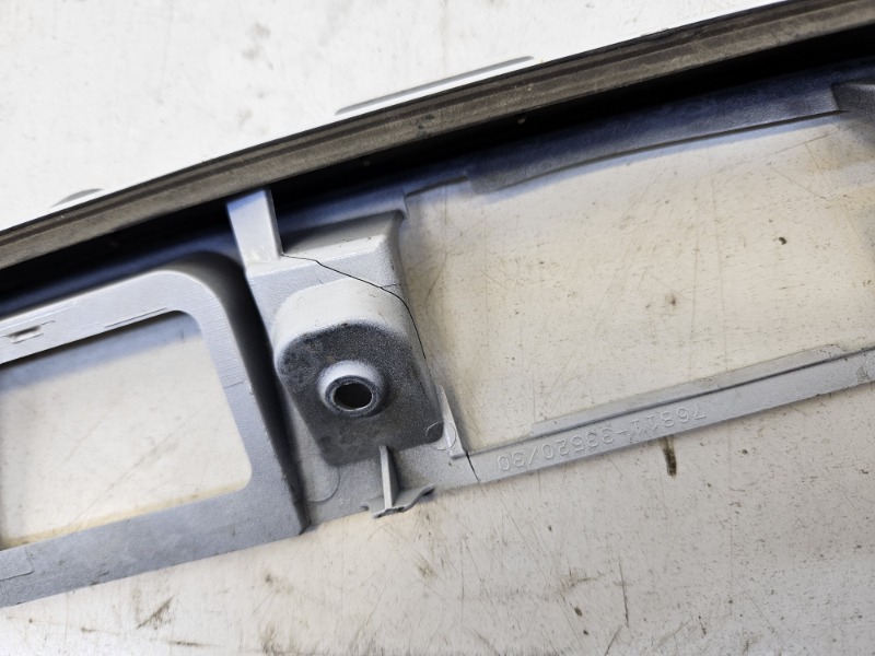 Накладка крышки багажника