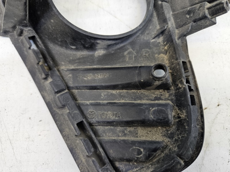 Рамка противотуманной фары правой