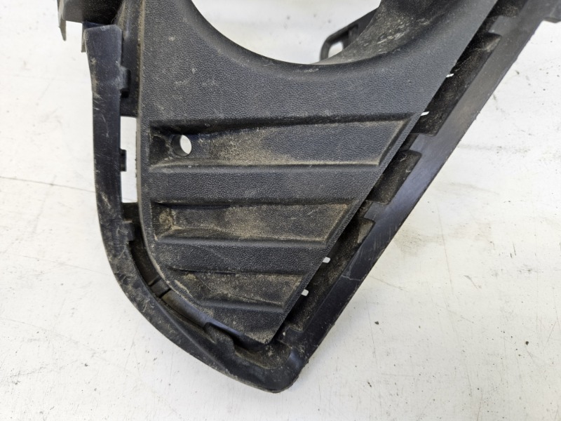 Рамка противотуманной фары правой