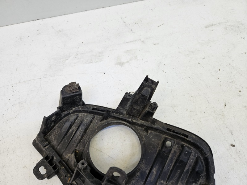 Рамка противотуманной фары правой