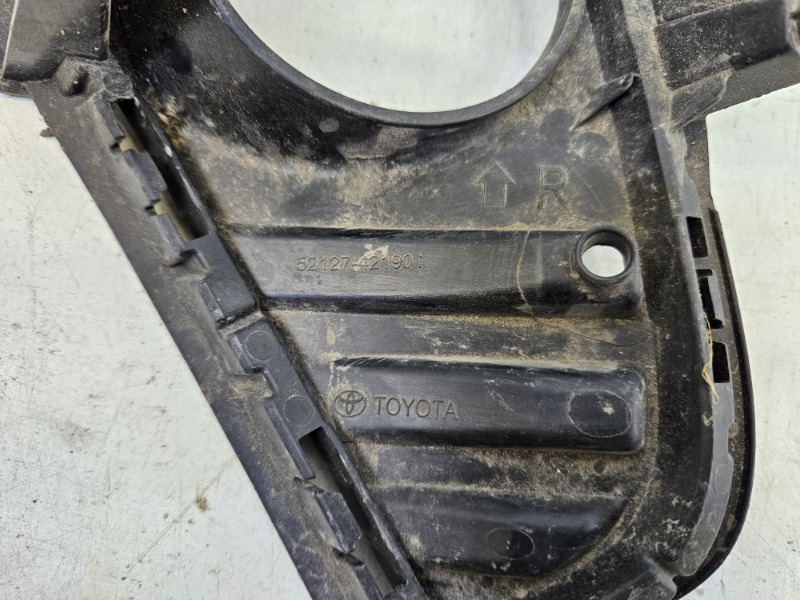 Рамка противотуманной фары правой