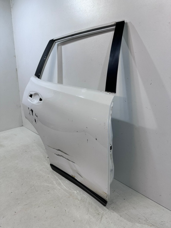 Дверь задняя правая