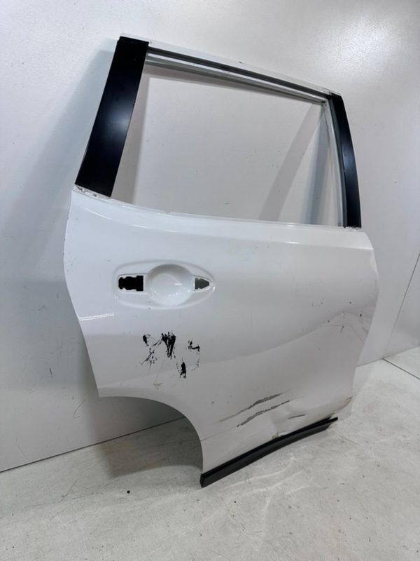Дверь задняя правая