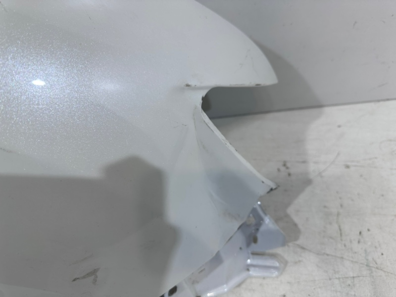 Крыло переднее правое