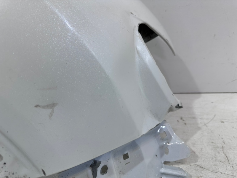 Крыло переднее правое