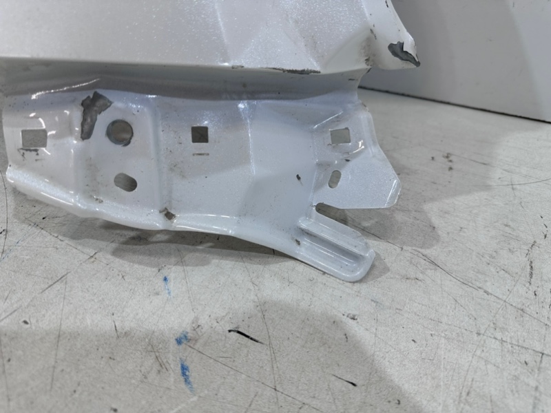 Крыло переднее правое