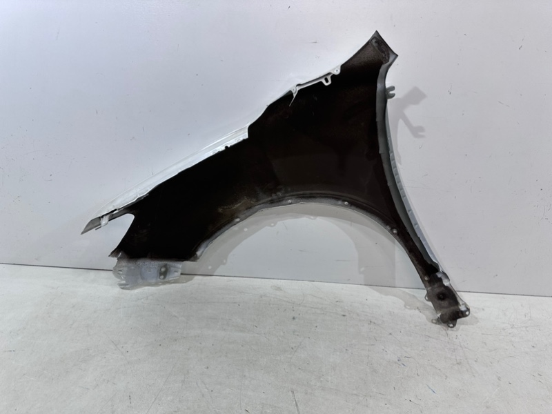 Крыло переднее правое