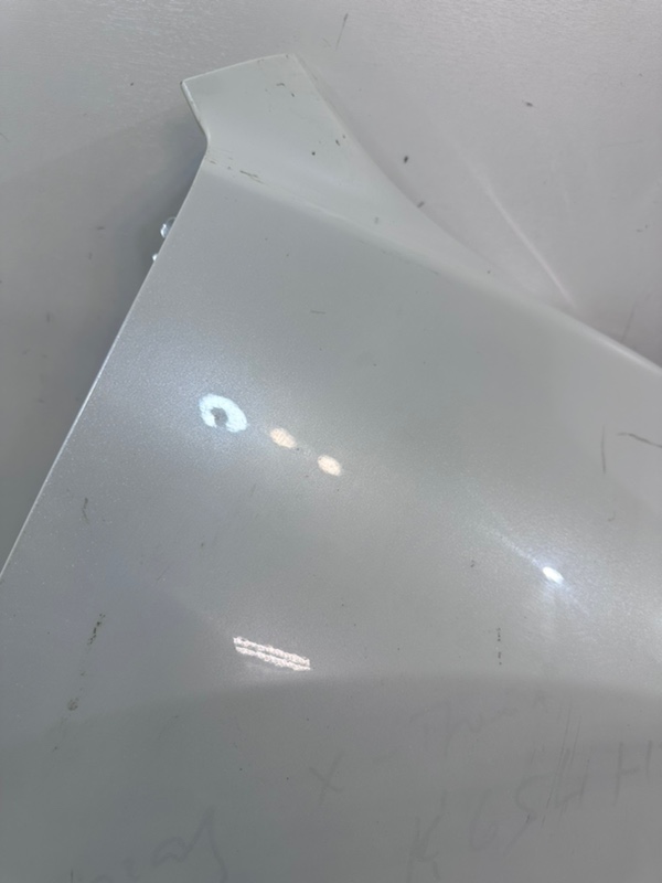 Крыло переднее правое