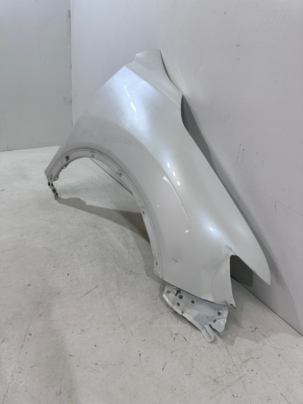 Крыло переднее правое