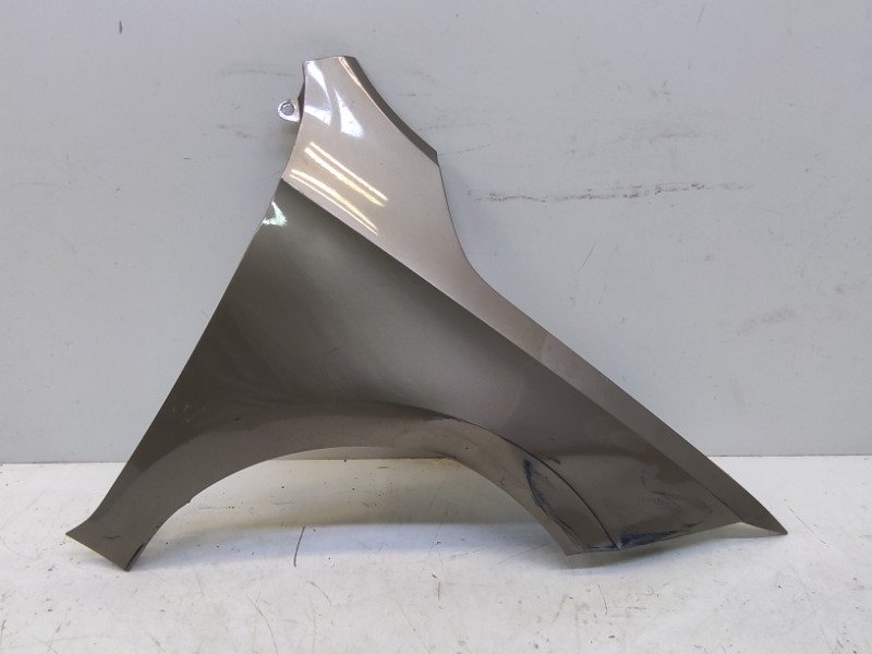 Крыло переднее правое