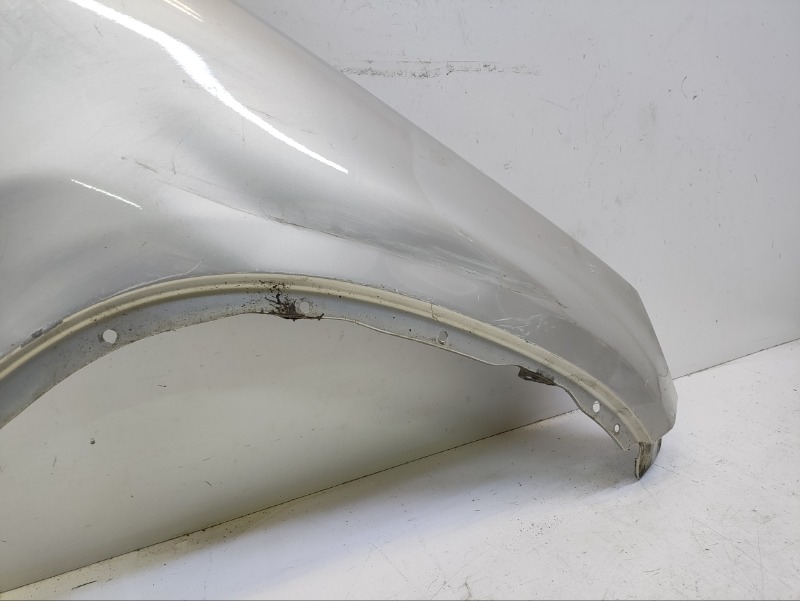 Крыло переднее правое