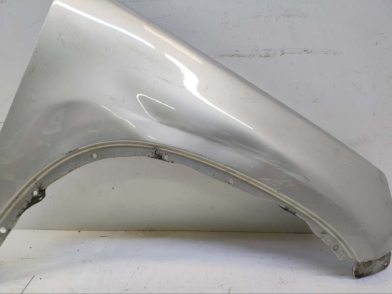 Крыло переднее правое