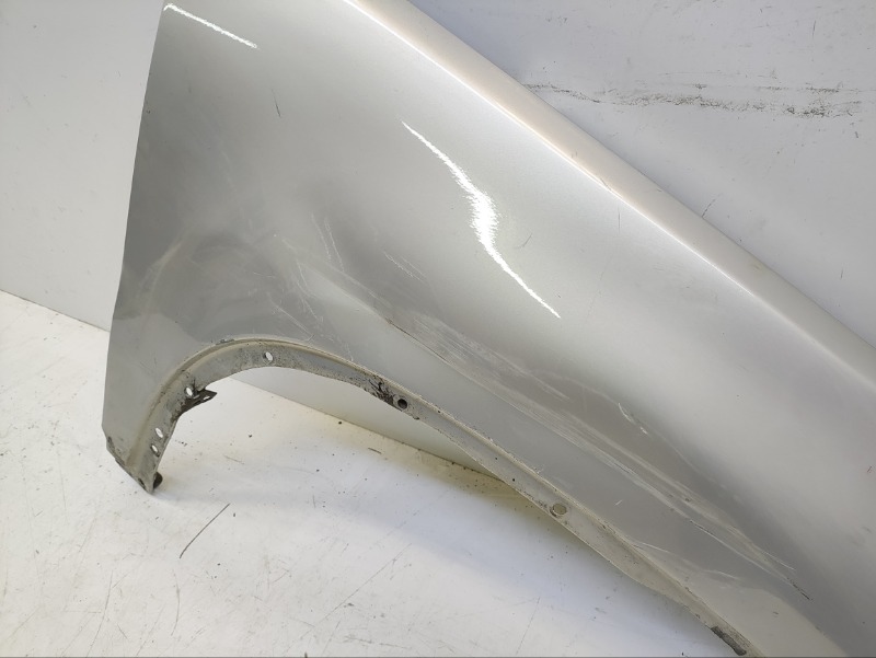 Крыло переднее правое