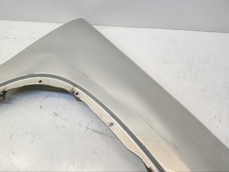 Крыло переднее правое