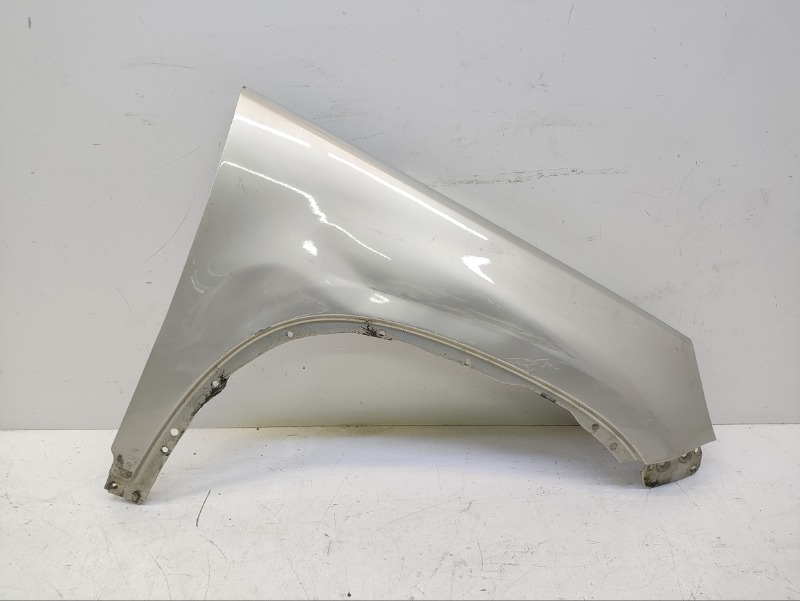 Крыло переднее правое