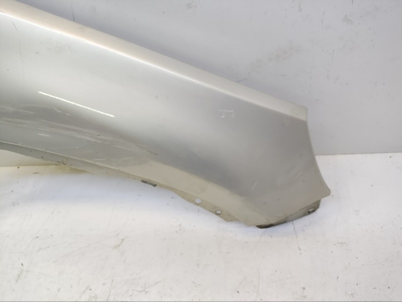 Крыло переднее правое