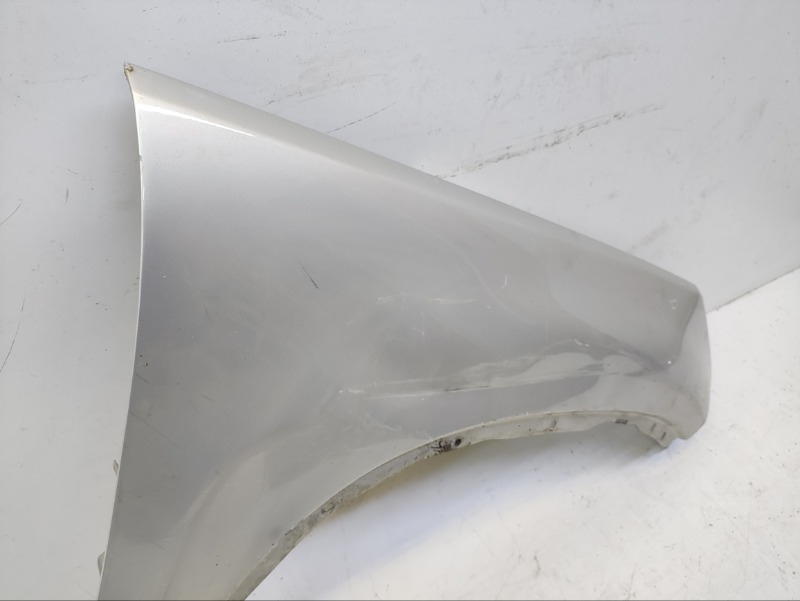 Крыло переднее правое