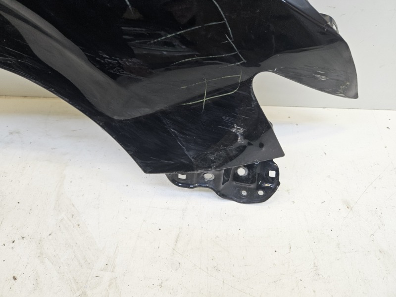 Крыло переднее правое