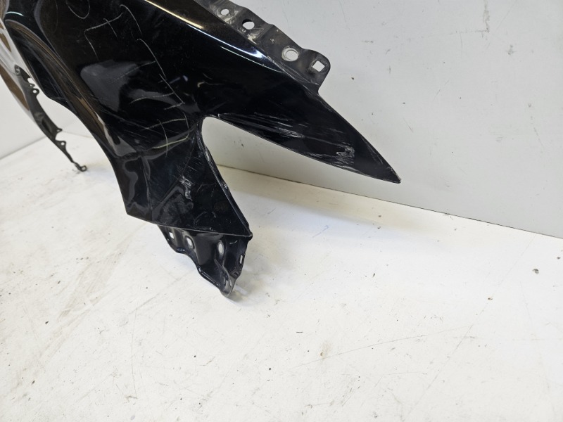 Крыло переднее правое