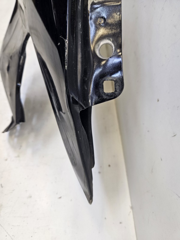 Крыло переднее правое