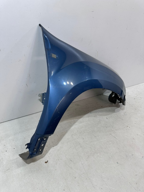 Крыло переднее правое