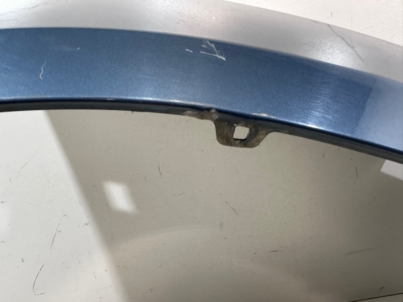 Крыло переднее правое