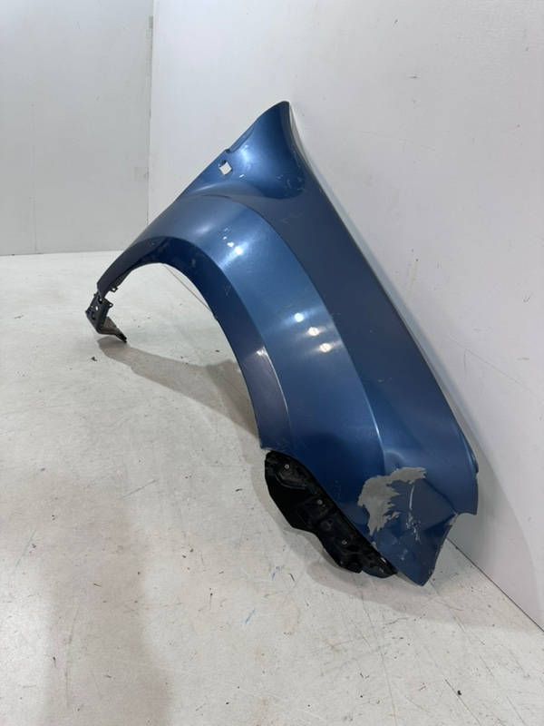 Крыло переднее правое