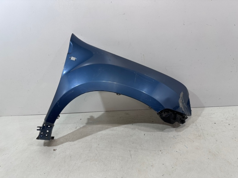 Крыло переднее правое