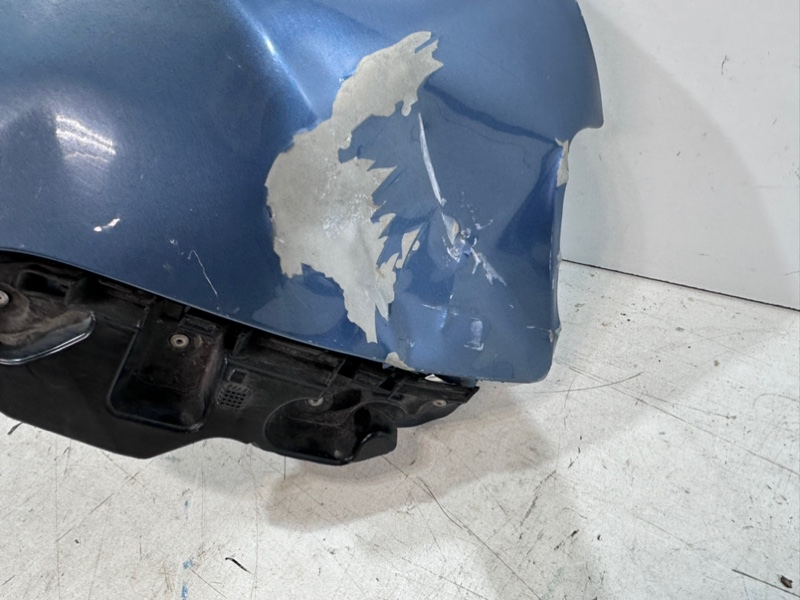 Крыло переднее правое