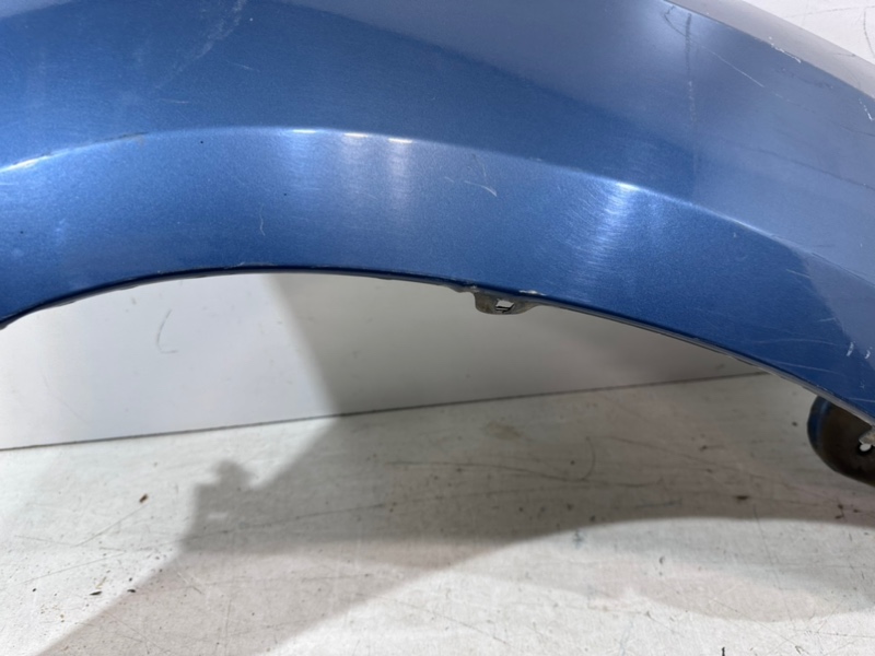 Крыло переднее правое