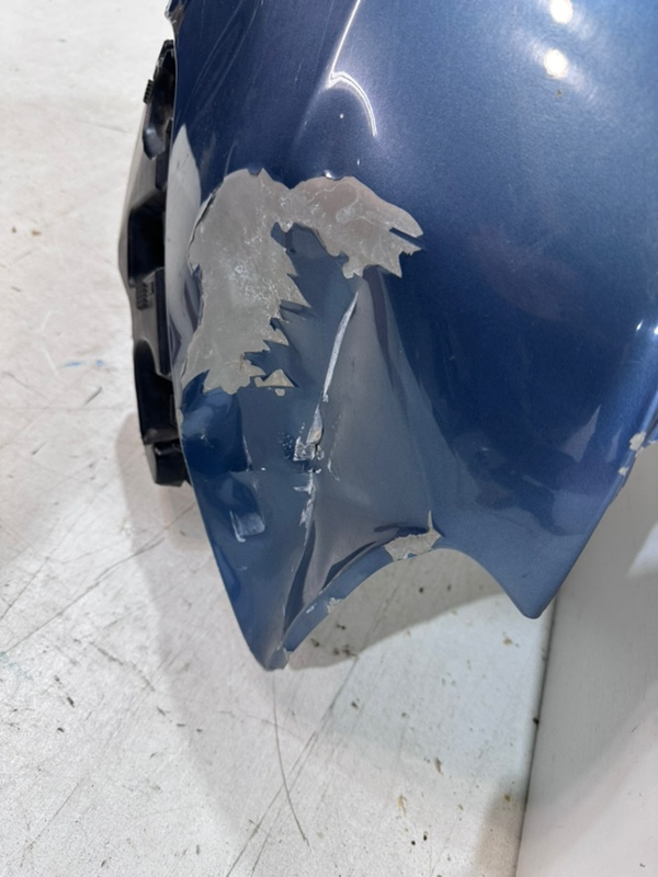 Крыло переднее правое