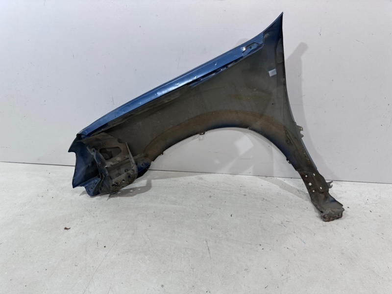 Крыло переднее правое