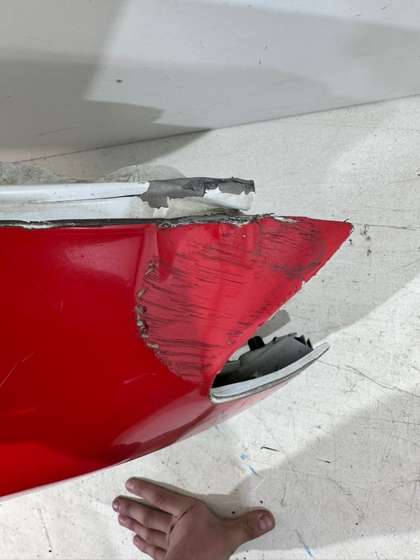 Крыло переднее правое