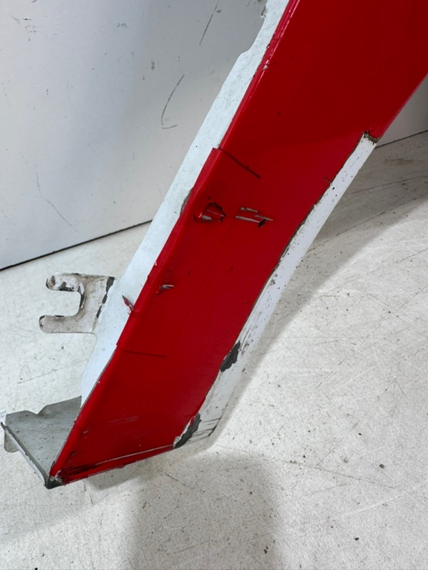 Крыло переднее правое