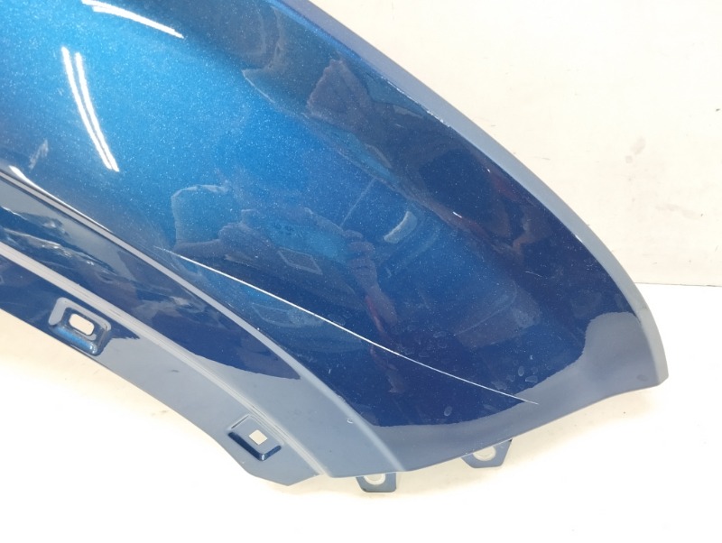 Крыло переднее правое