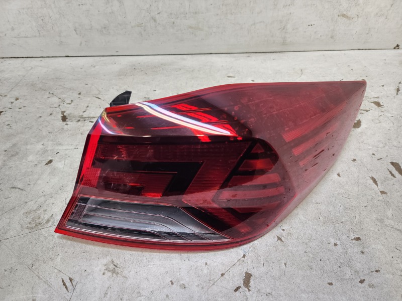 Фонарь задний правый