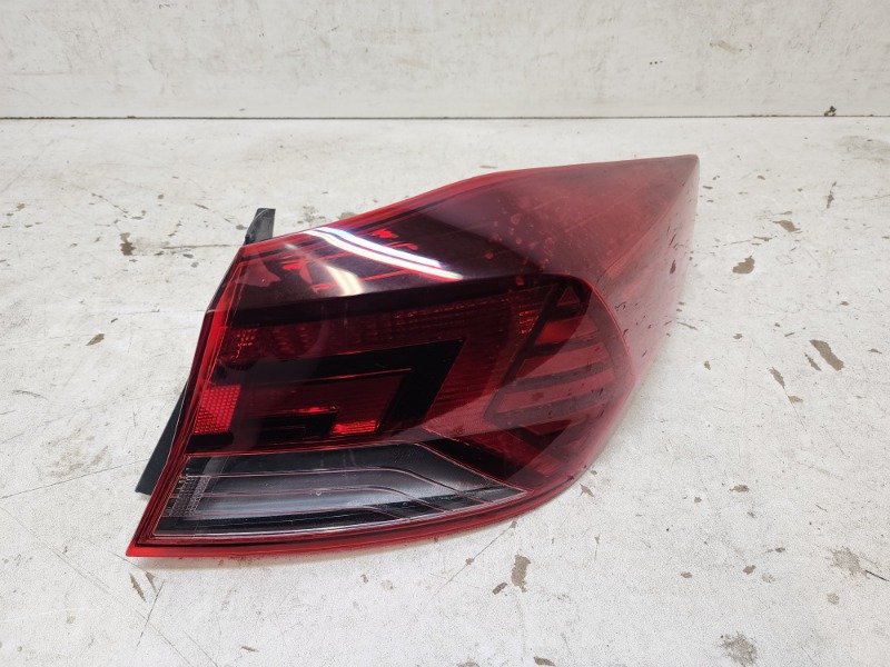 Фонарь задний правый