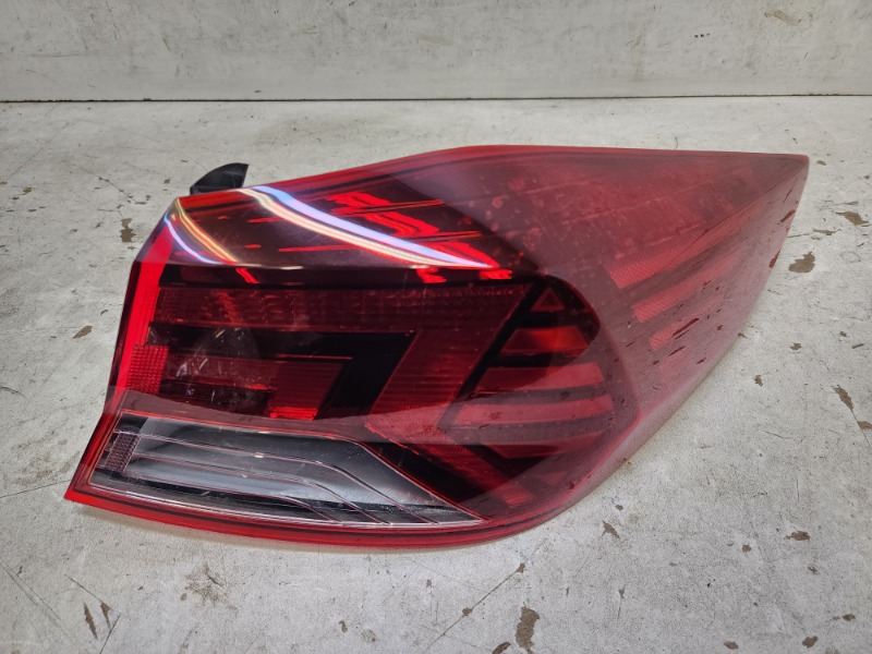 Фонарь задний правый