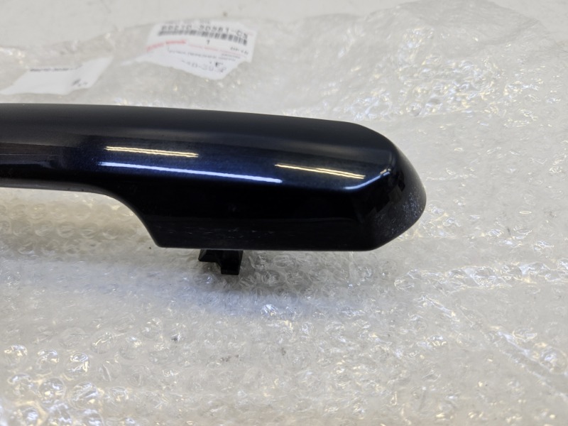 Ручка двери передней наружная правая