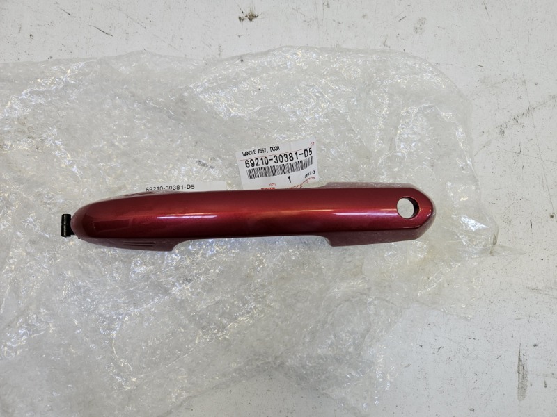 Ручка двери передней наружная левая