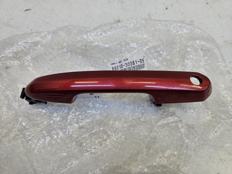 Ручка двери передней наружная левая