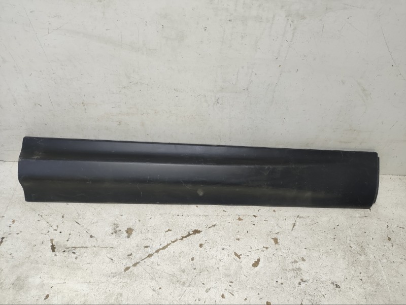 Накладка двери передней правой