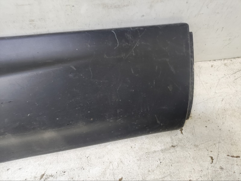 Накладка двери передней правой