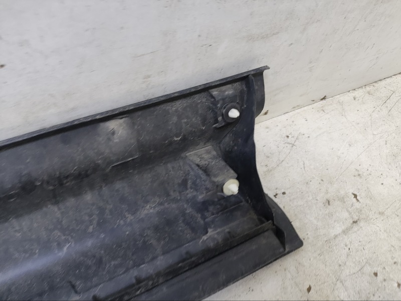 Накладка двери передней правой