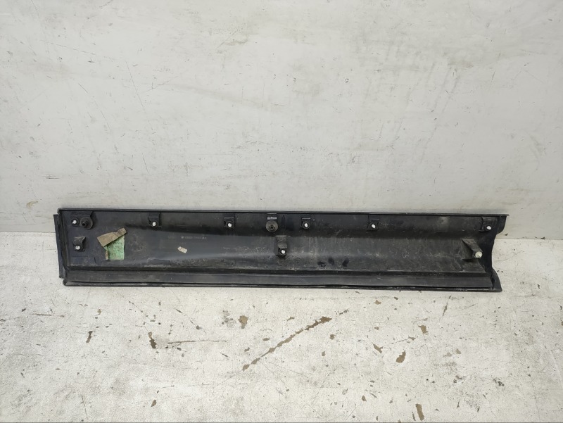 Накладка двери передней правой