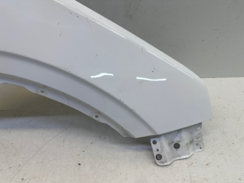 Крыло переднее правое