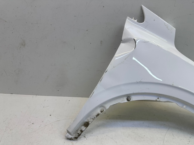 Крыло переднее правое