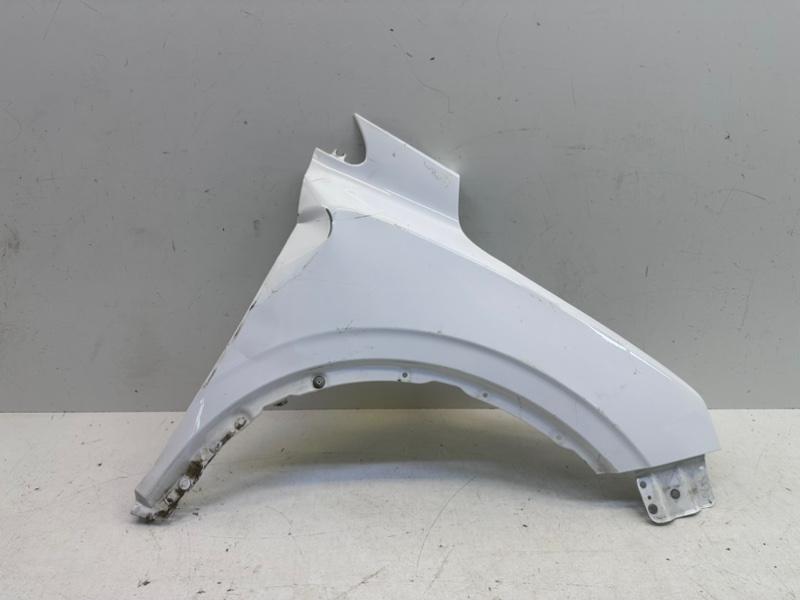 Крыло переднее правое