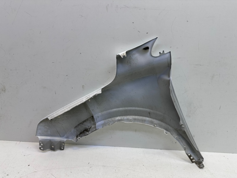 Крыло переднее правое